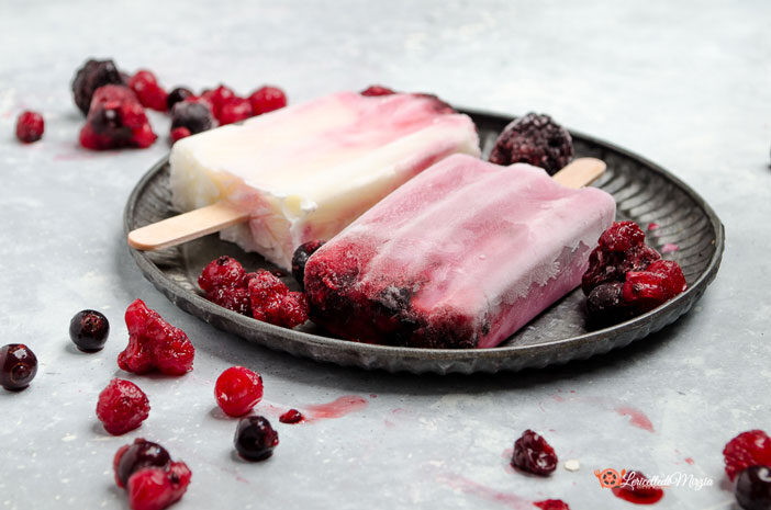 Ghiaccioli di yogurt e frutti di bosco