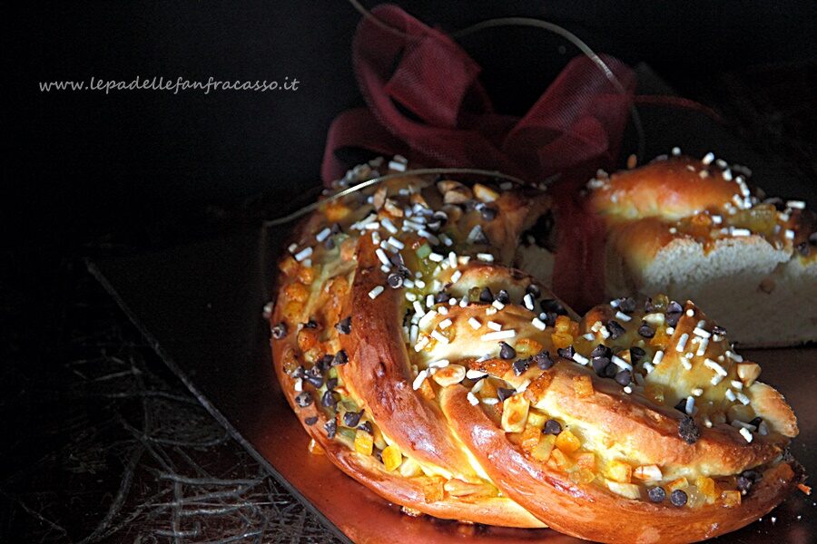 Ghirlanda di pasta brioche