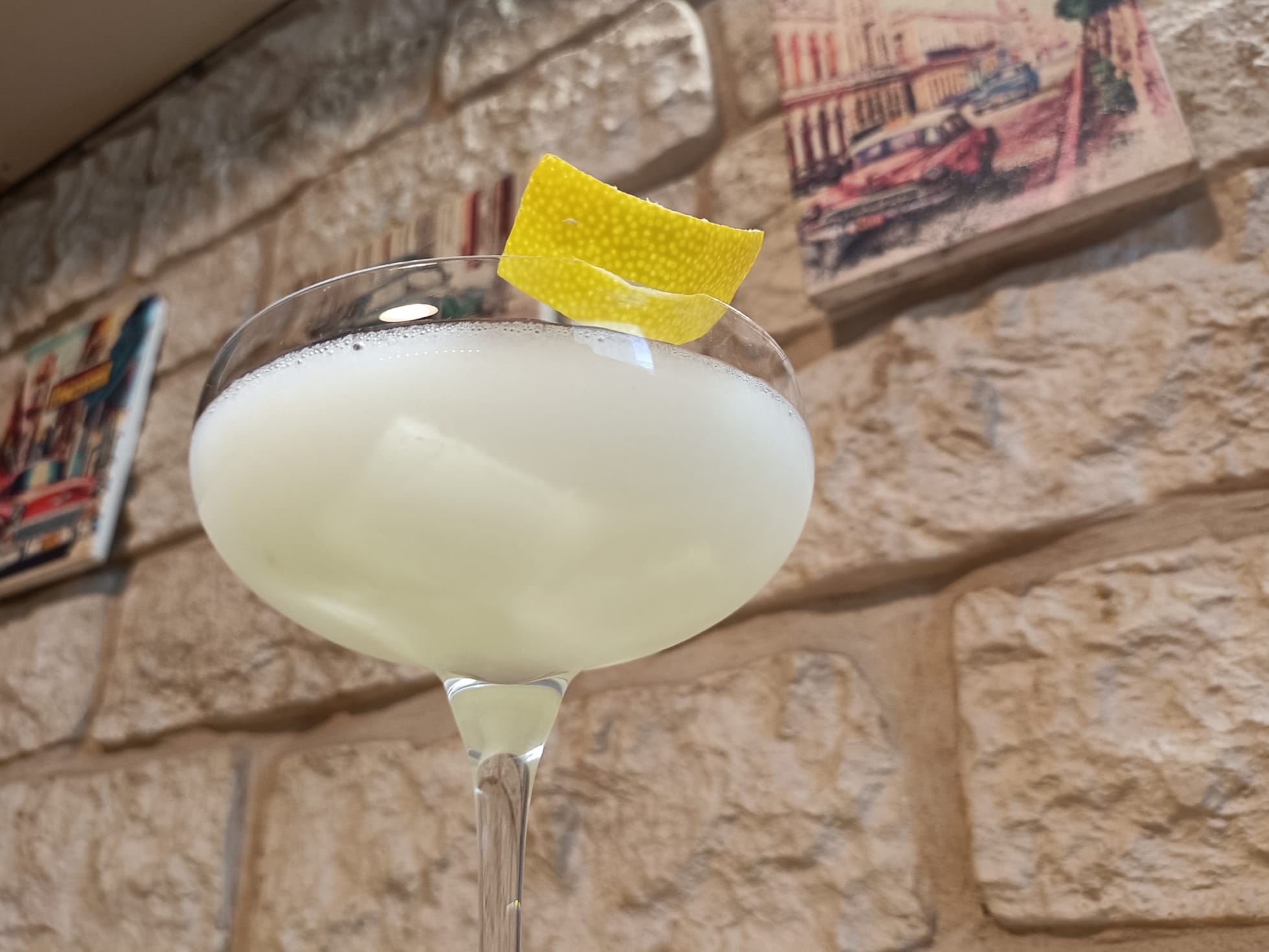 Gin sour cocktail: ricetta deliziosa a base di gin, da rifare a casa