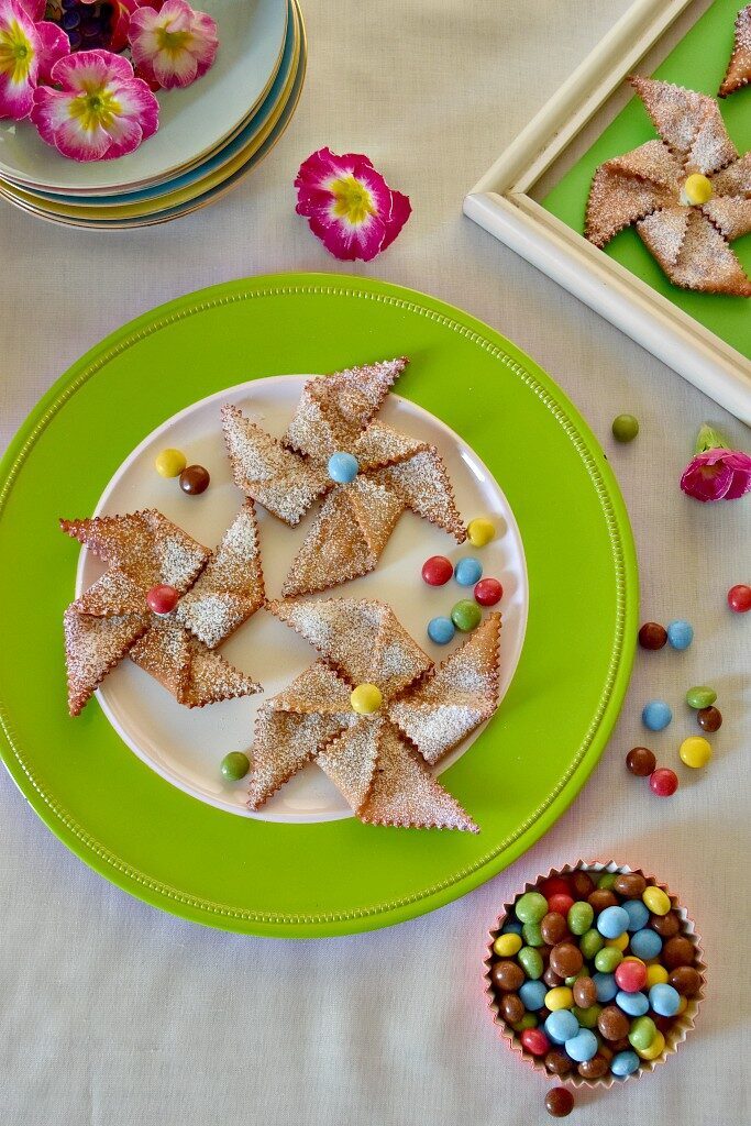 Girandole di carnevale fritte, un dolce per i bambini