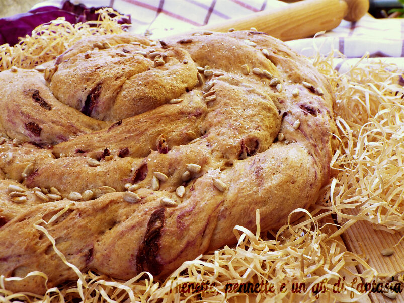 Girella rustica di pane con cavolo rosso|ricetta salata