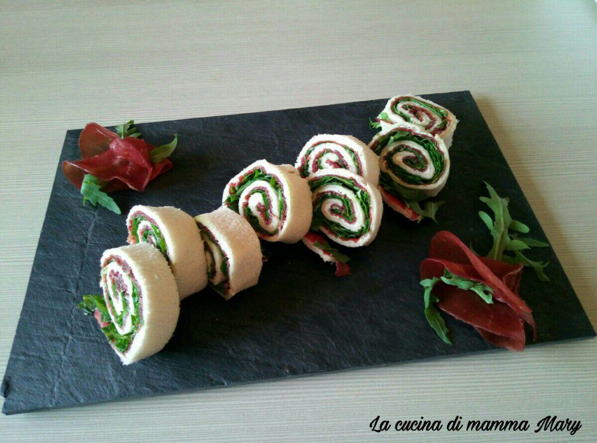 Girelle con bresaola rucola e philadelphia