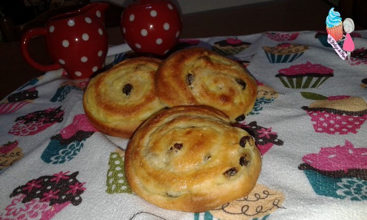 Girelle con crema pasticcera e uvetta