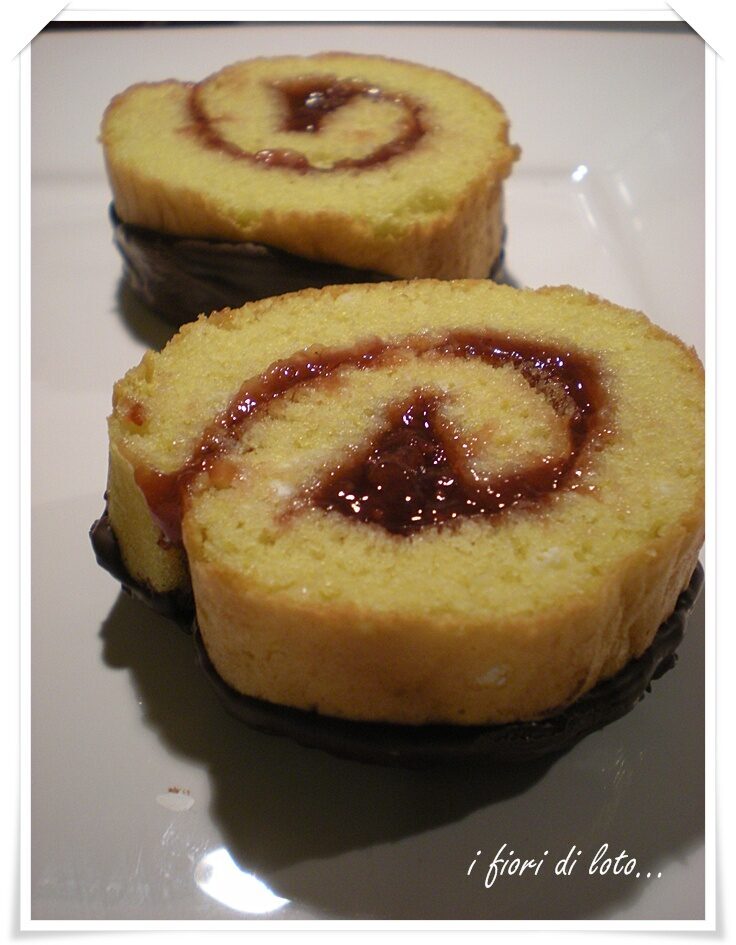 GIRELLE CON MARMELLATA DI FRAGOLE E CIOCCOLATO FONDENTE