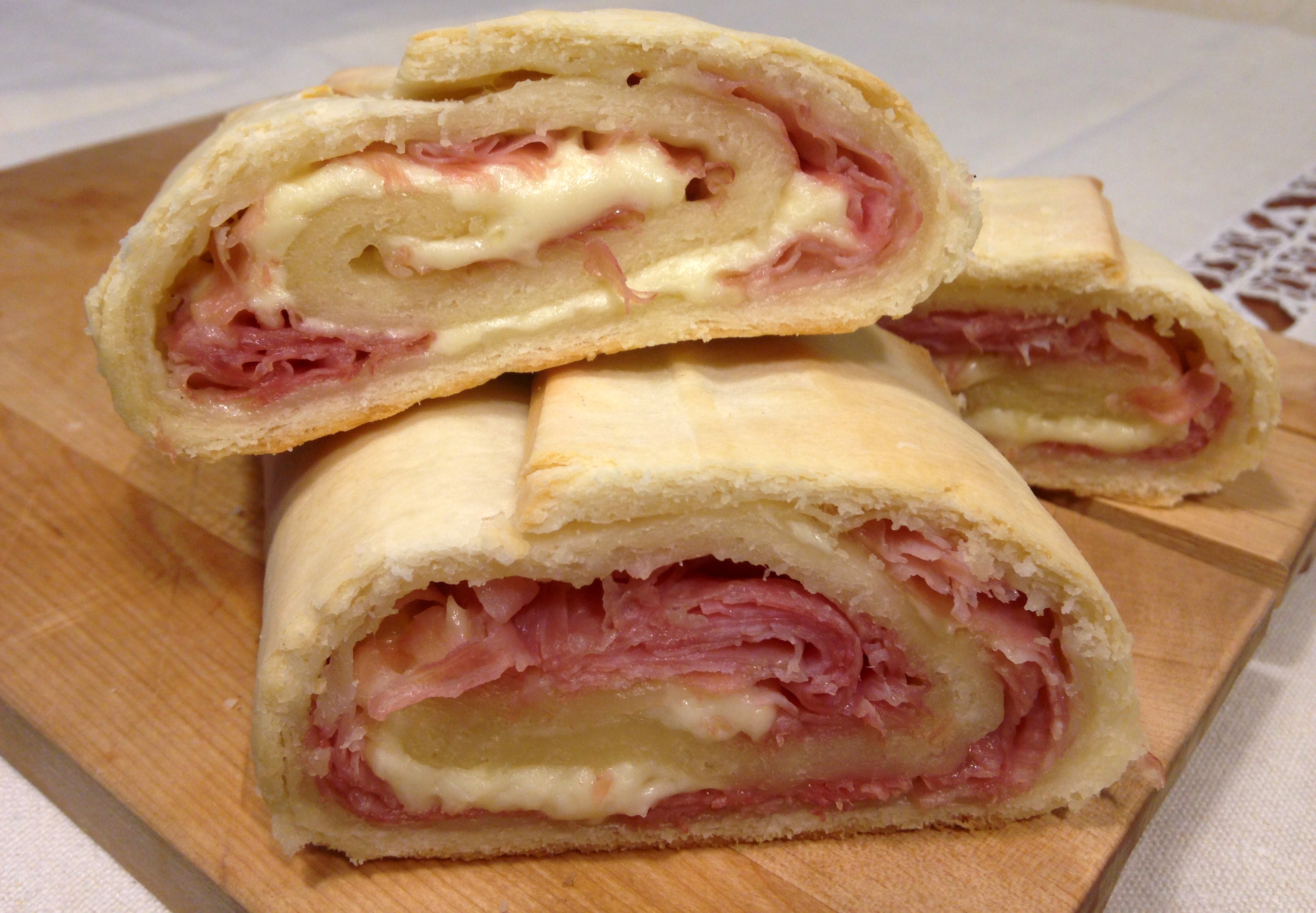 Girelle di focaccia con morbido ripieno