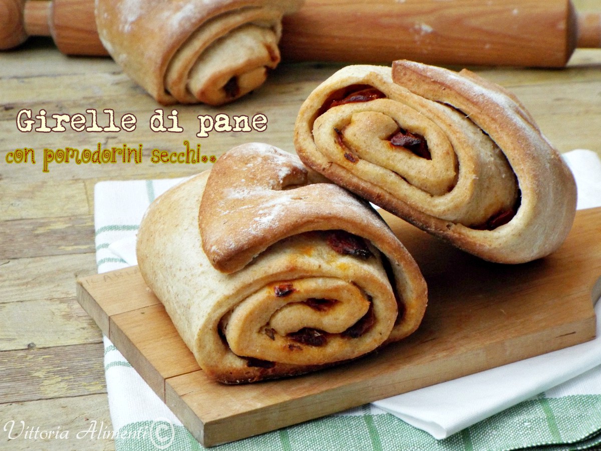 Girelle di pane con pomodorini secchi