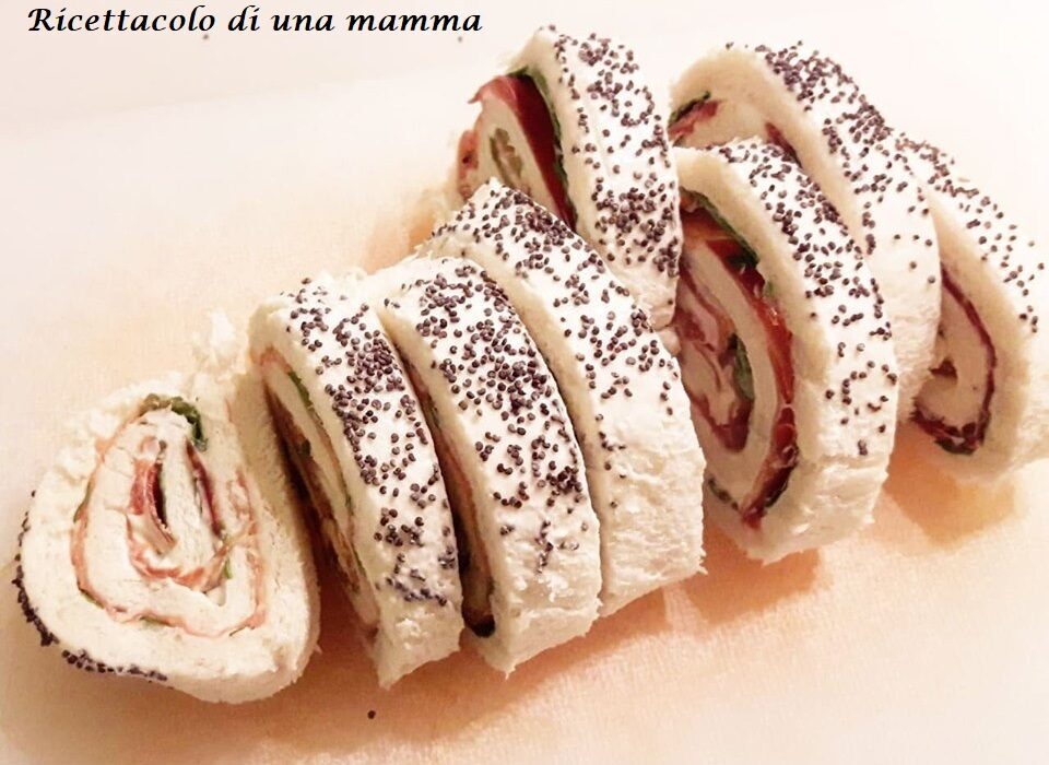 Girelle di pane con speck e rucola