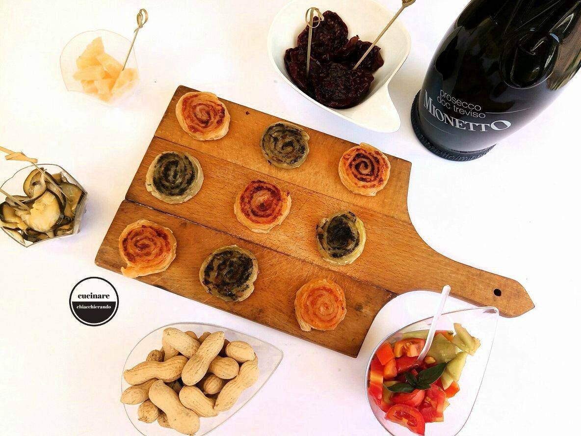 Girelle di pasta sfoglia in padella per l’aperitivo perfetto!
