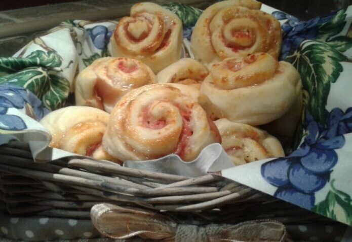 Girelle di pizza con speck e fontina