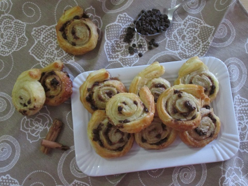 Girelle di sfoglia cioccolato e cannella