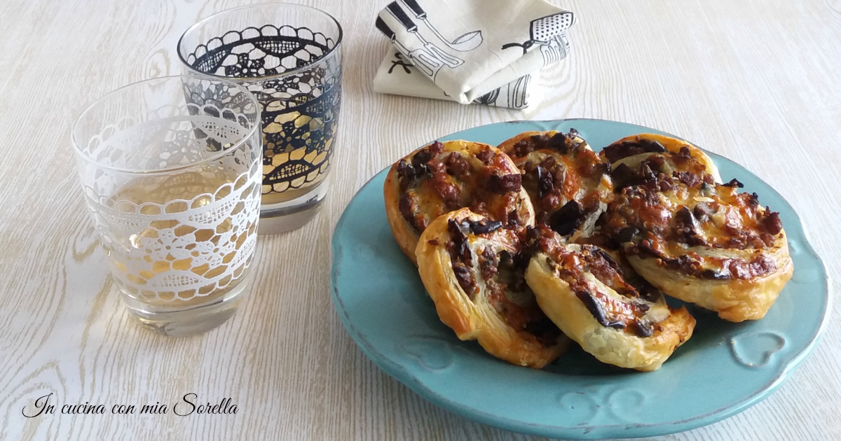 Girelle di sfoglia verdure e salsiccia