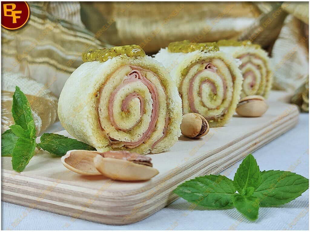 Girelle di tramezzini con pistacchi e mortadella