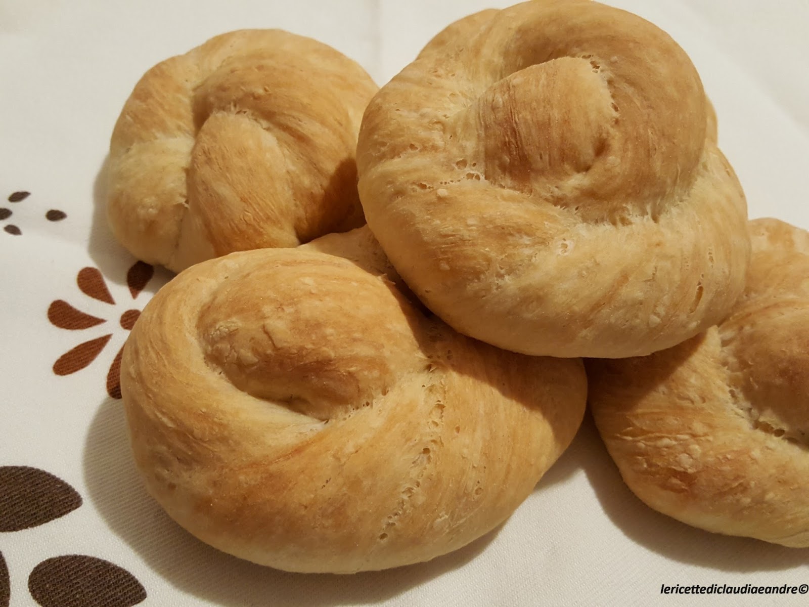 Girelle intrecciate di pane
