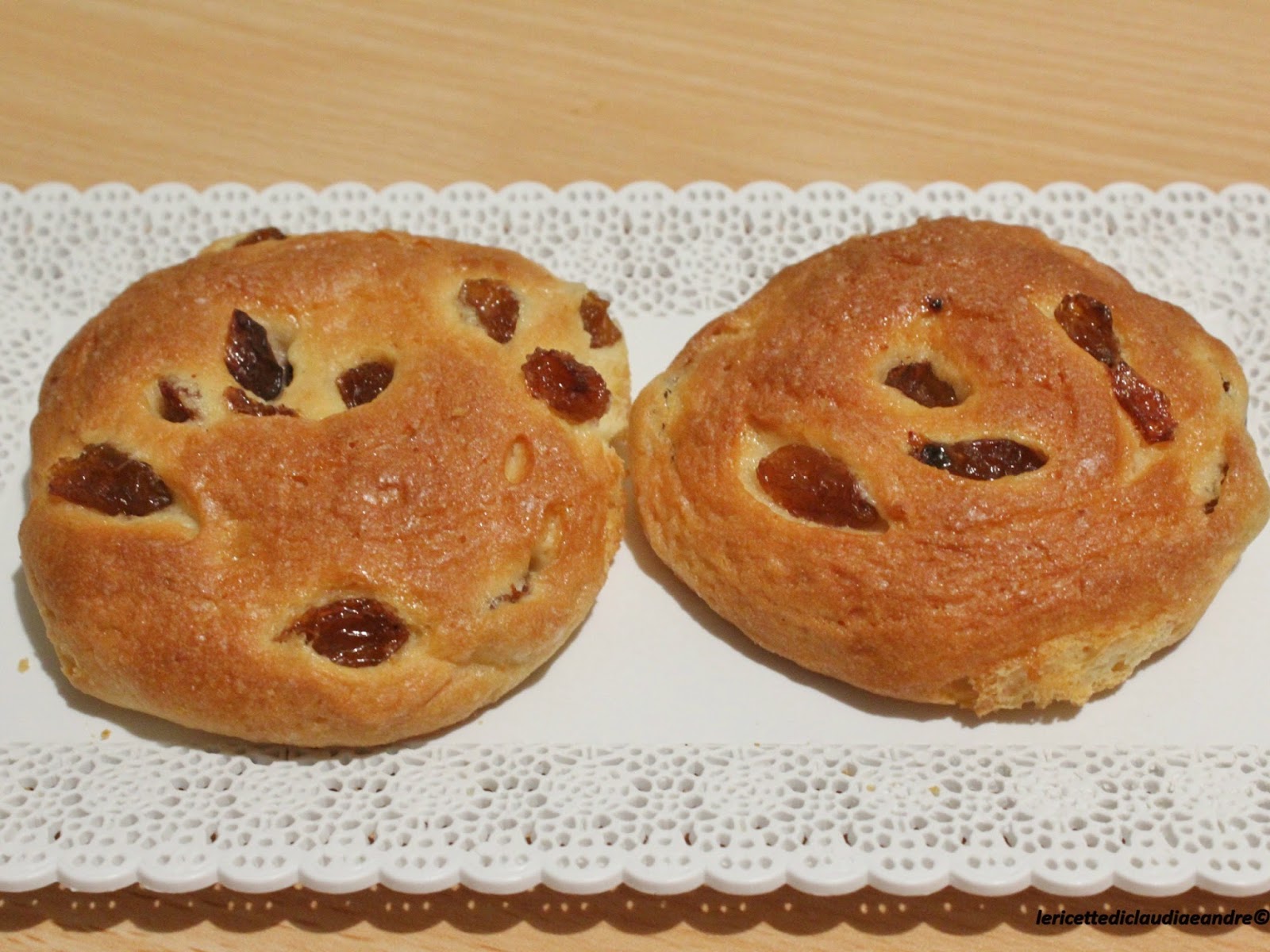 Girelle( non girelle) di pan brioche con uvetta e aroma di arancia