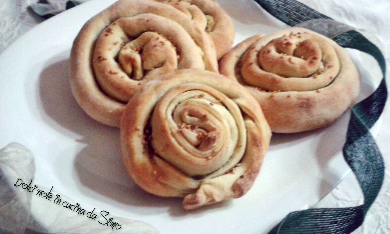 Girelle pizza con cipolle e olive