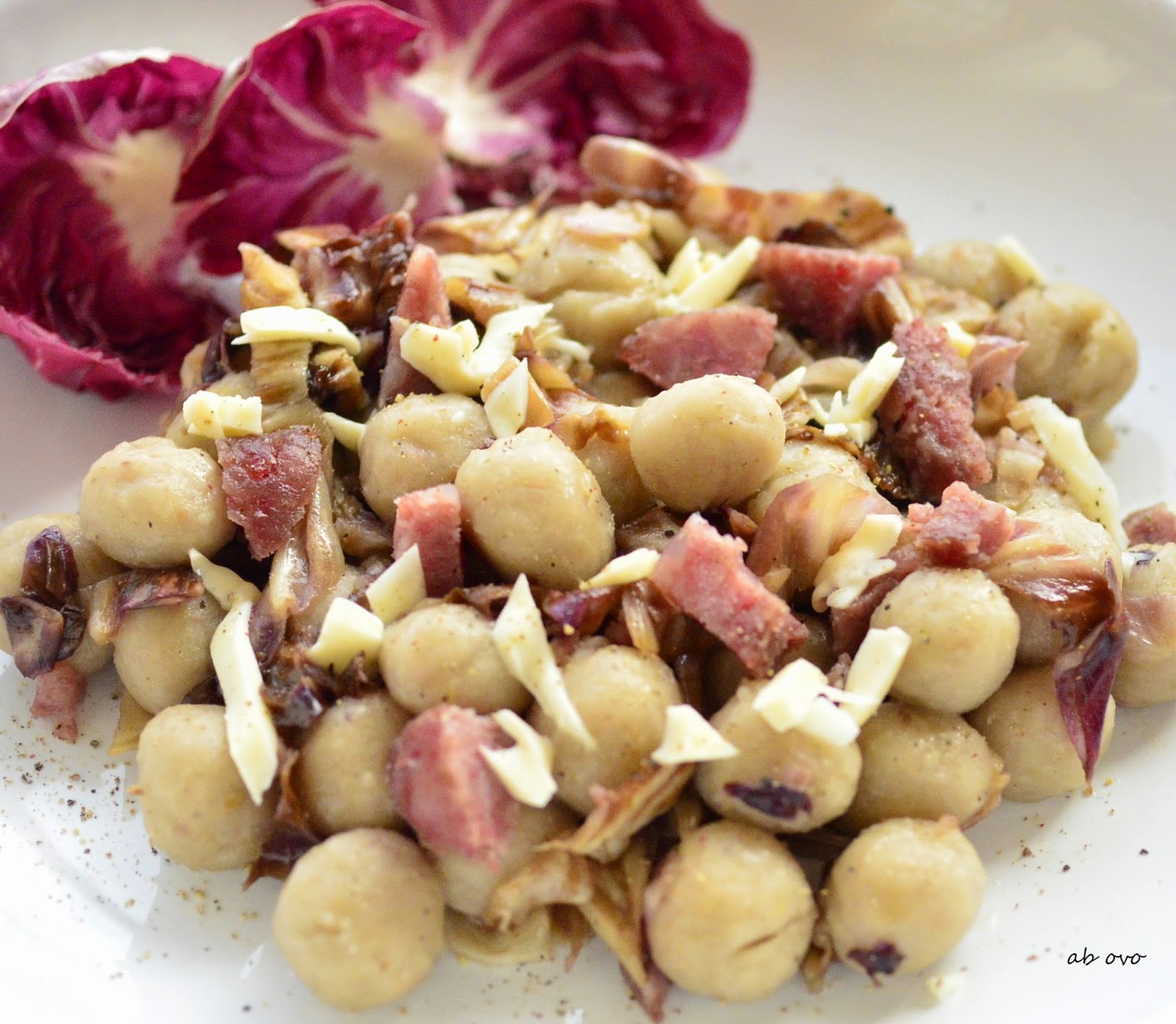 Gnocchetti di castagne con radicchio e salamino