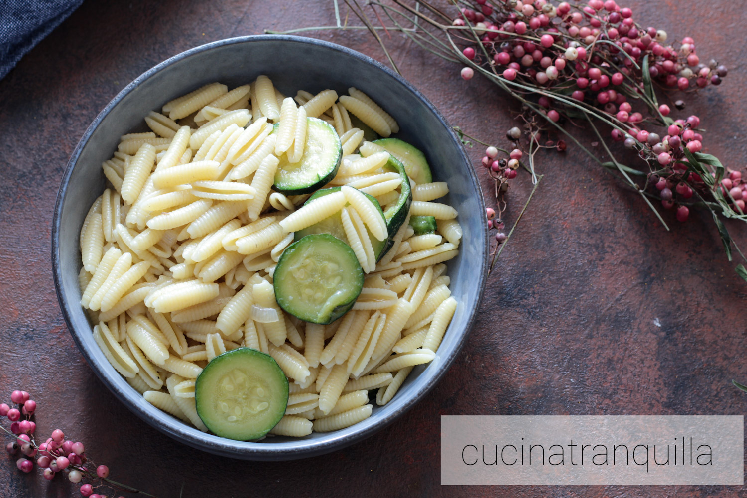 Gnocchetti sardi con crema di alici e zucchine