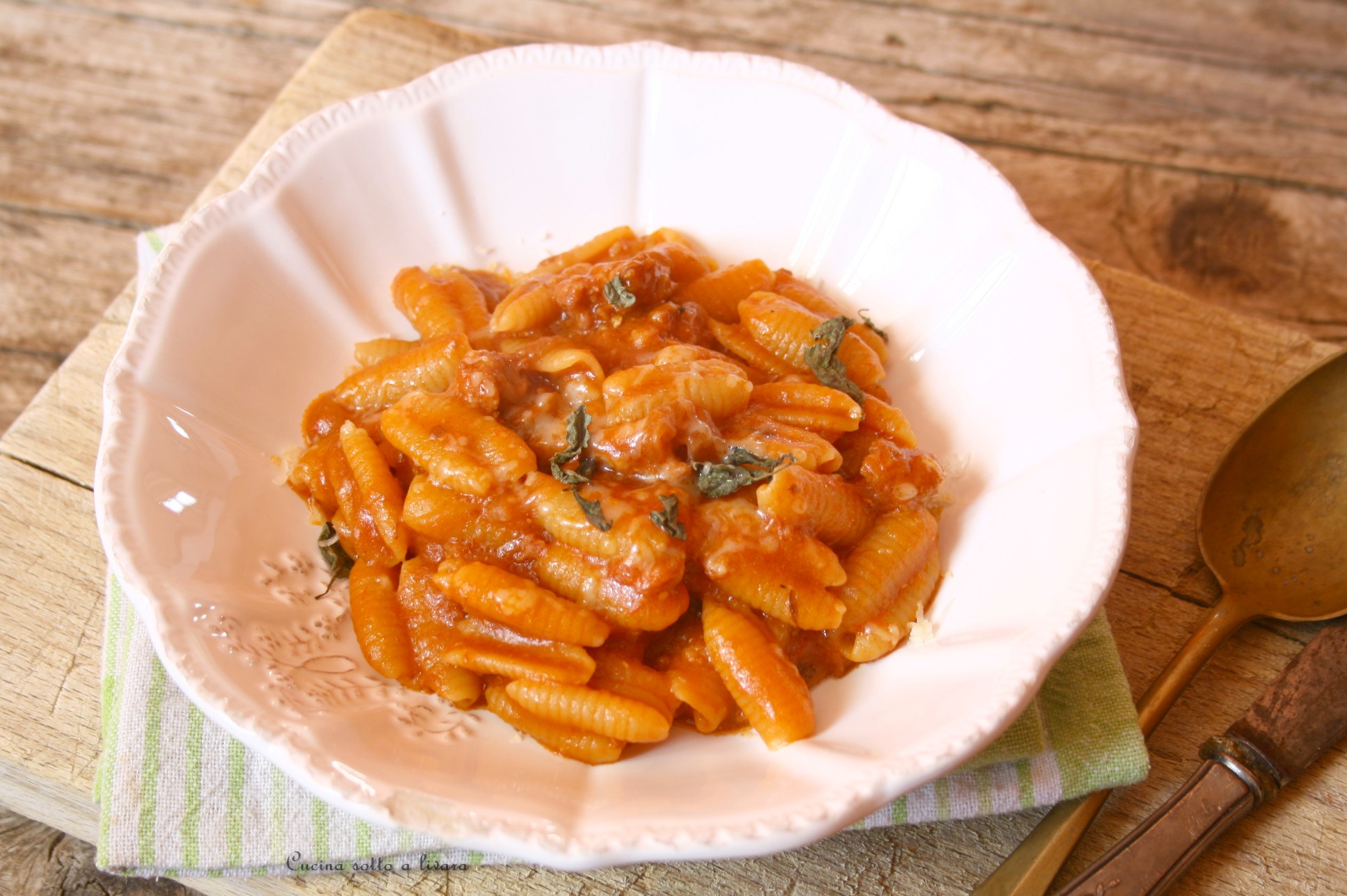 Gnocchetti sardi con salsiccia e pecorino