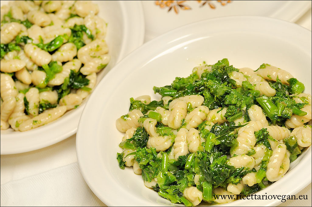 Gnocchetti sardi fatti in casa con cime di rapa