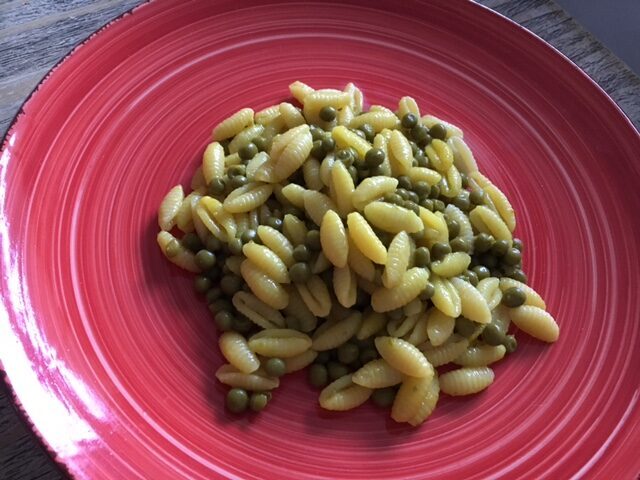 Gnocchetti sardi zafferano e piselli