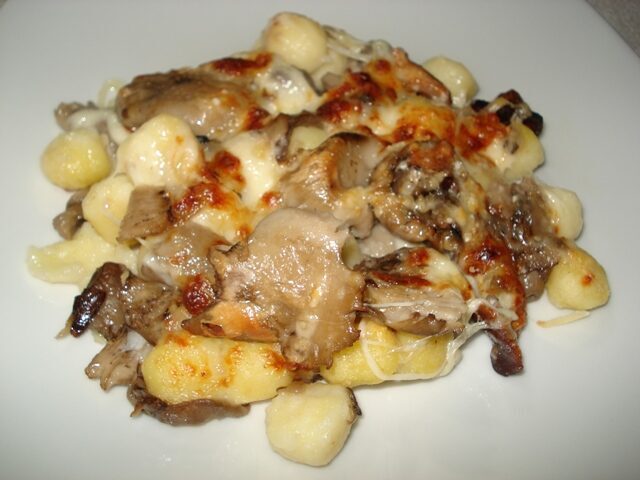 Gnocchi ai funghi misti di bosco gratinati (per 4)