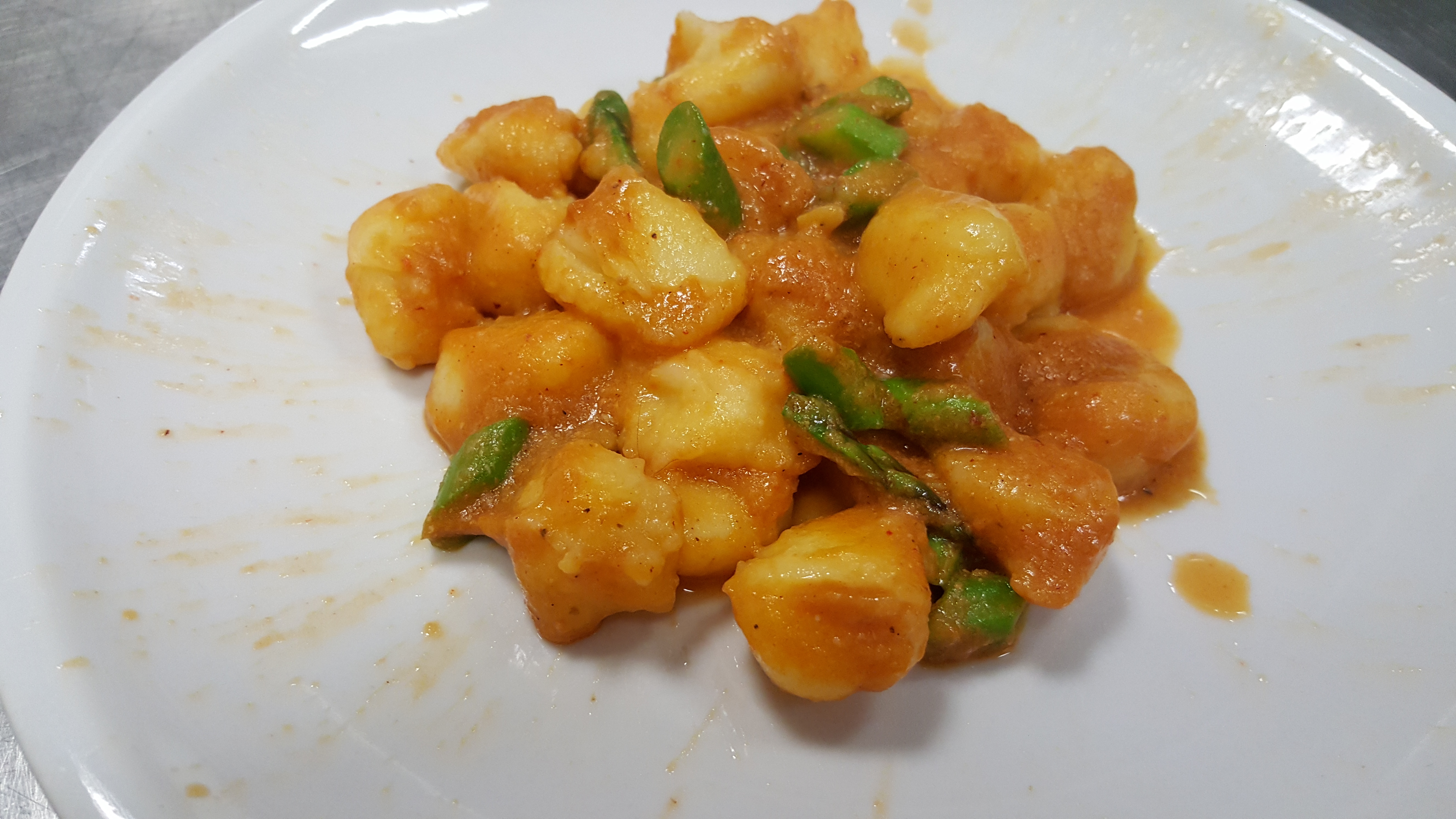 Gnocchi al pomodoro ed asparagi