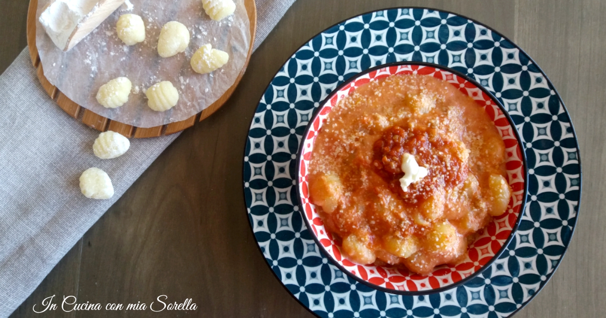 Gnocchi al ragù e robiola