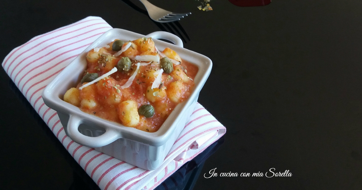 Gnocchi al sugo di capperi e origano