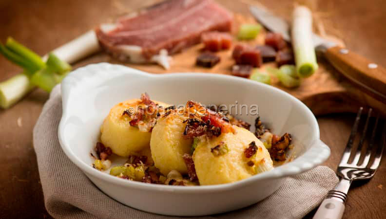 Gnocchi alla romana con cipollotto e speck, è giovedì!