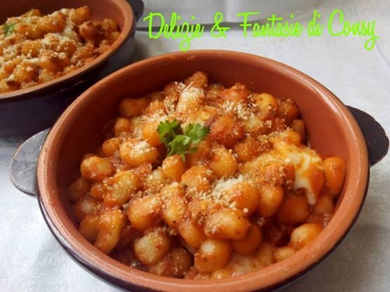 Gnocchi alla sorrentina in tegamino di terracotta