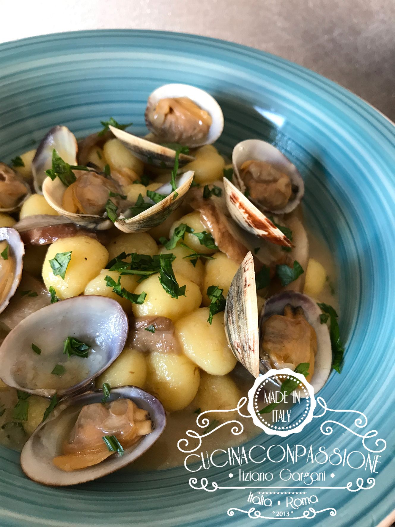 Gnocchi con funghi porcini e vongole veraci
