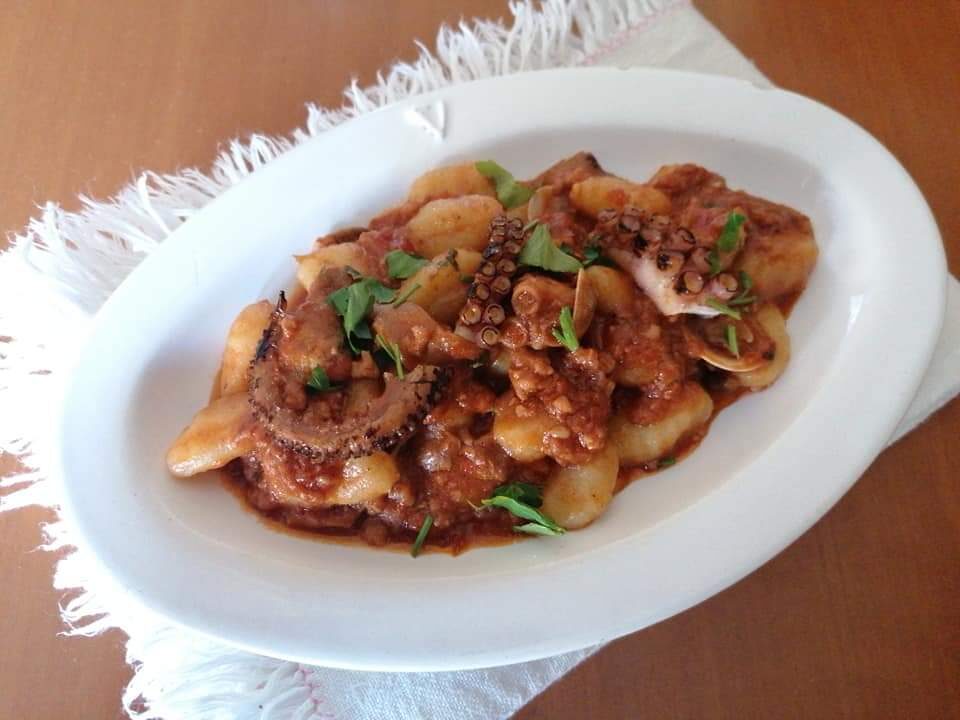 Gnocchi con genovese di polpo e vongole