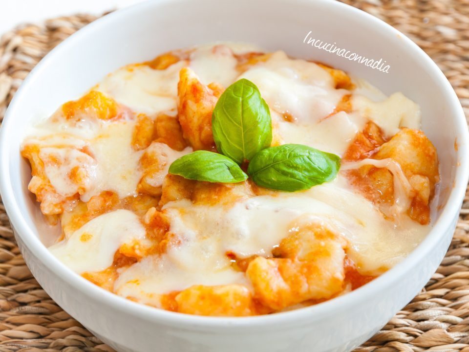 Gnocchi con mozzarella e scamorza affumicata