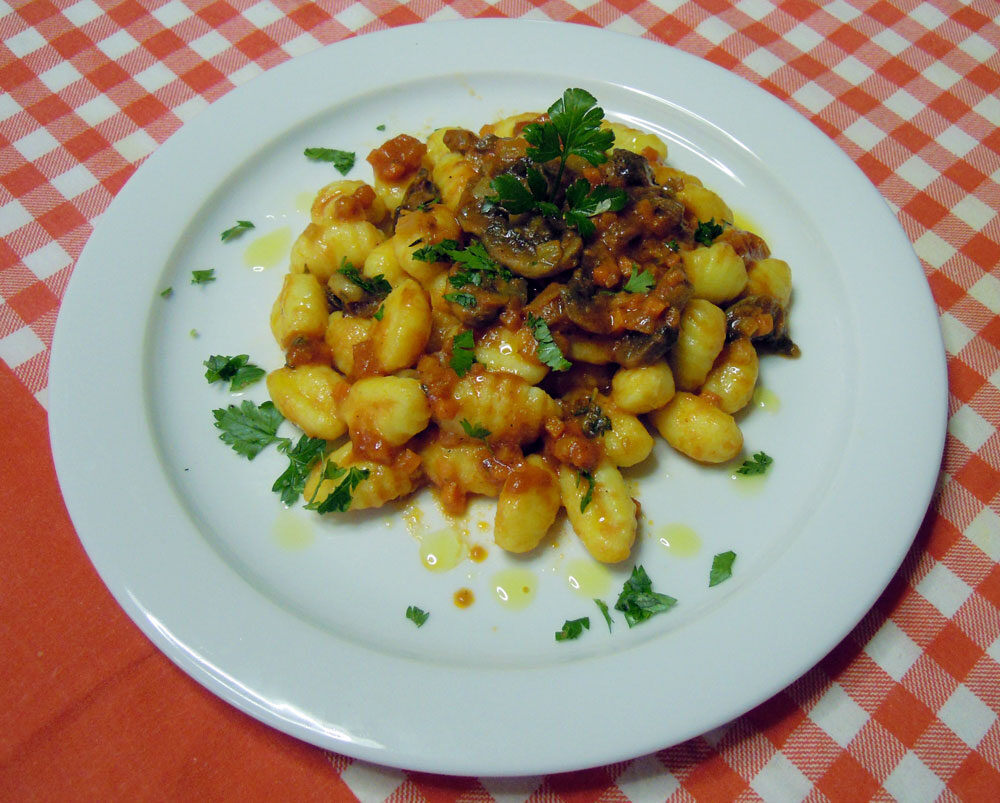 Gnocchi con ragu’ di verdure