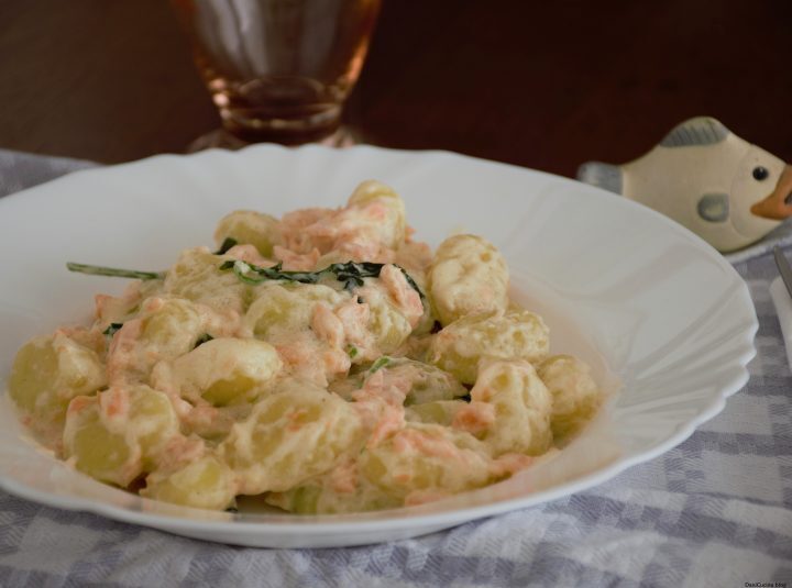 Gnocchi con salmone e rucola cremosi