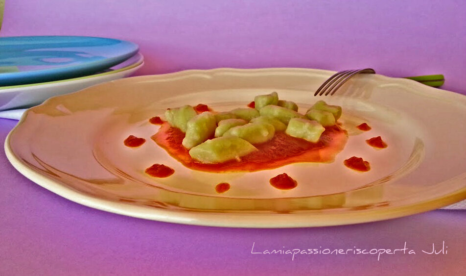 Gnocchi con salsa in bottiglia