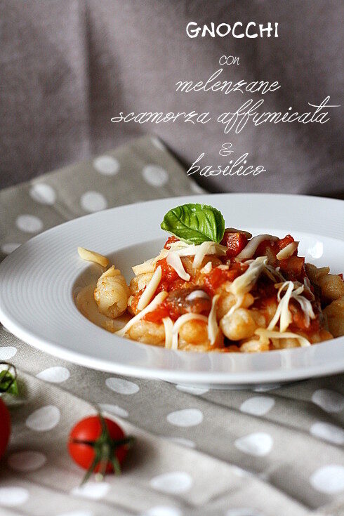 Gnocchi con sugo di melanzane e scamorza affumicata