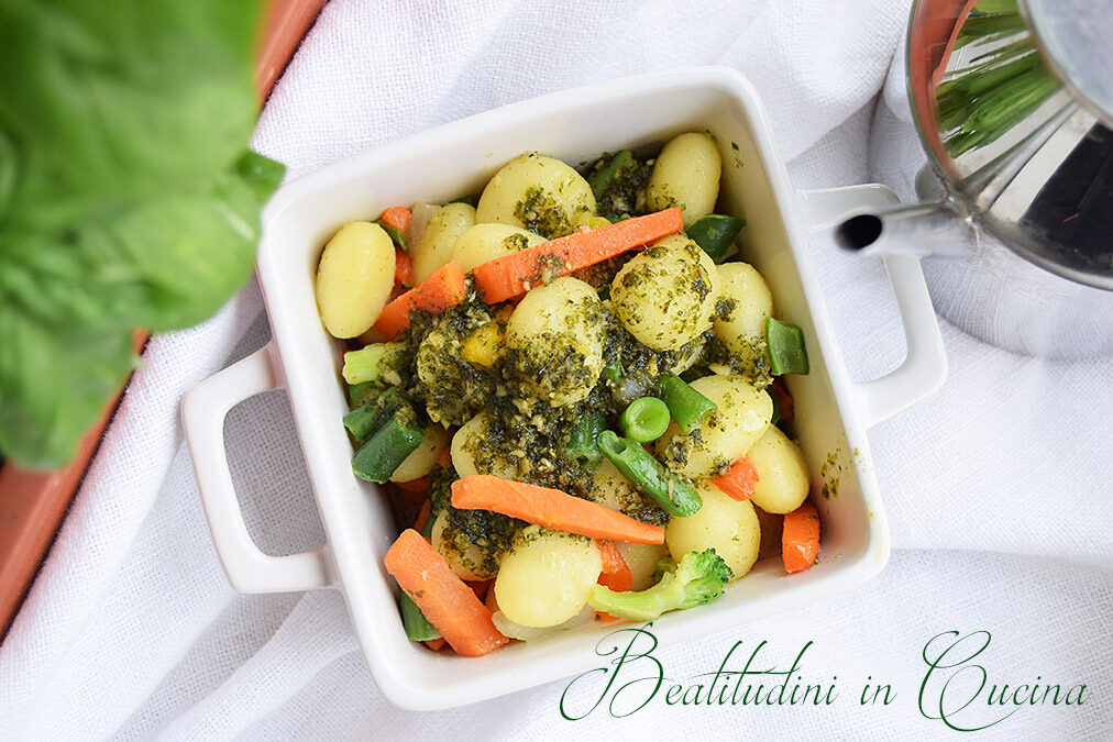 Gnocchi con verdure e pesto