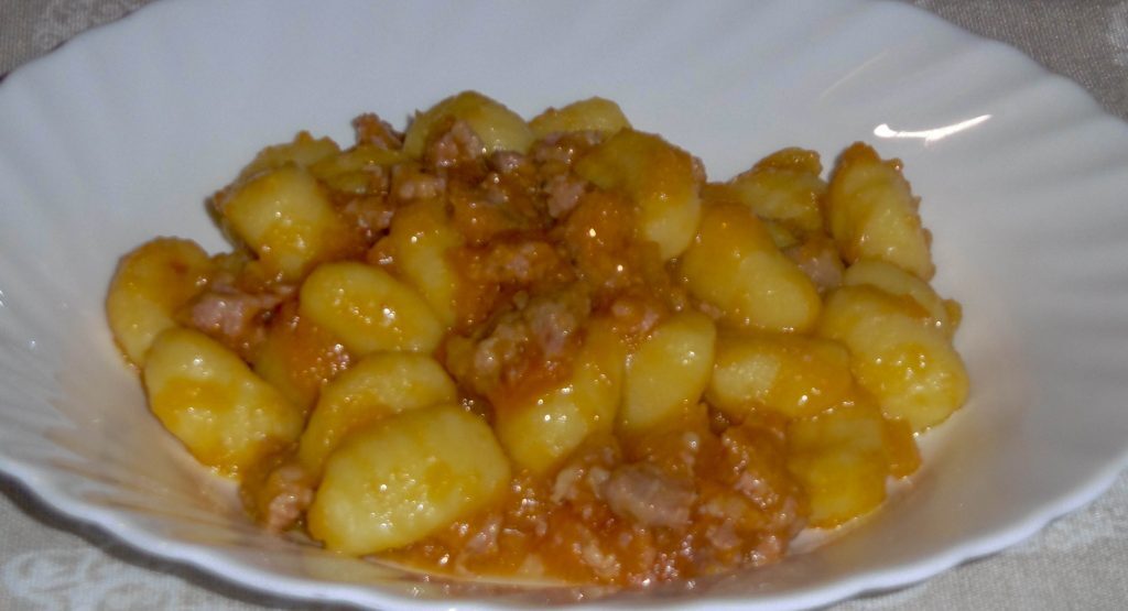 Gnocchi con zucca e salsiccia