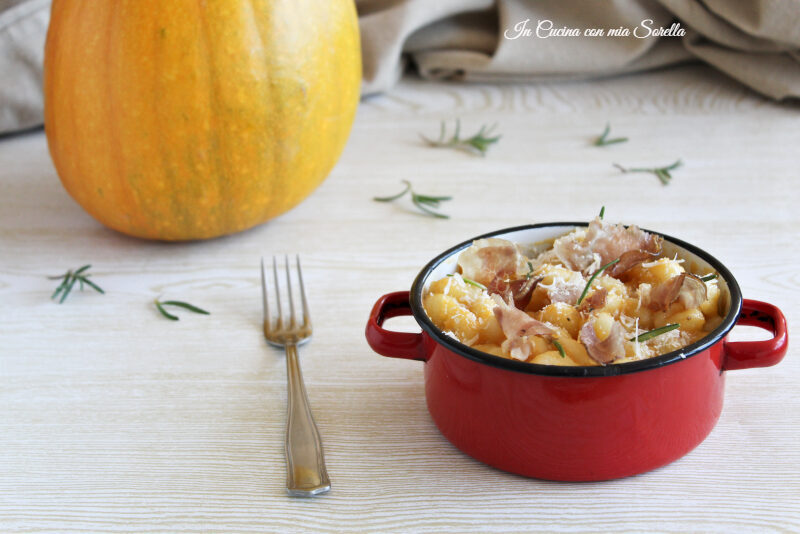Gnocchi con zucca e speck