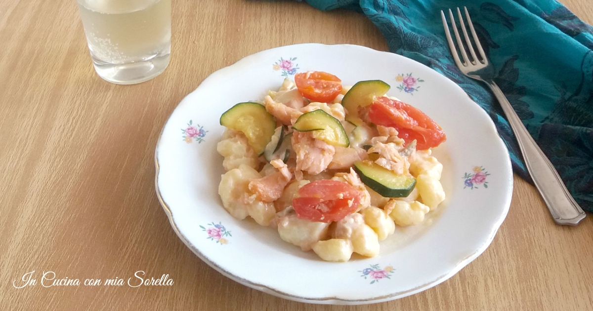 Gnocchi cremosi al salmone e zucchine