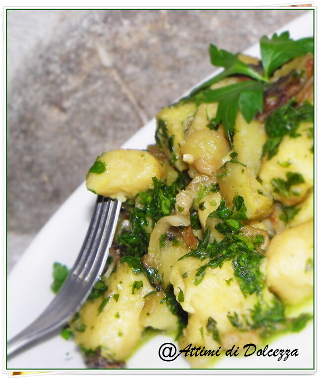 Gnocchi di ceci con patate e funghi al verde