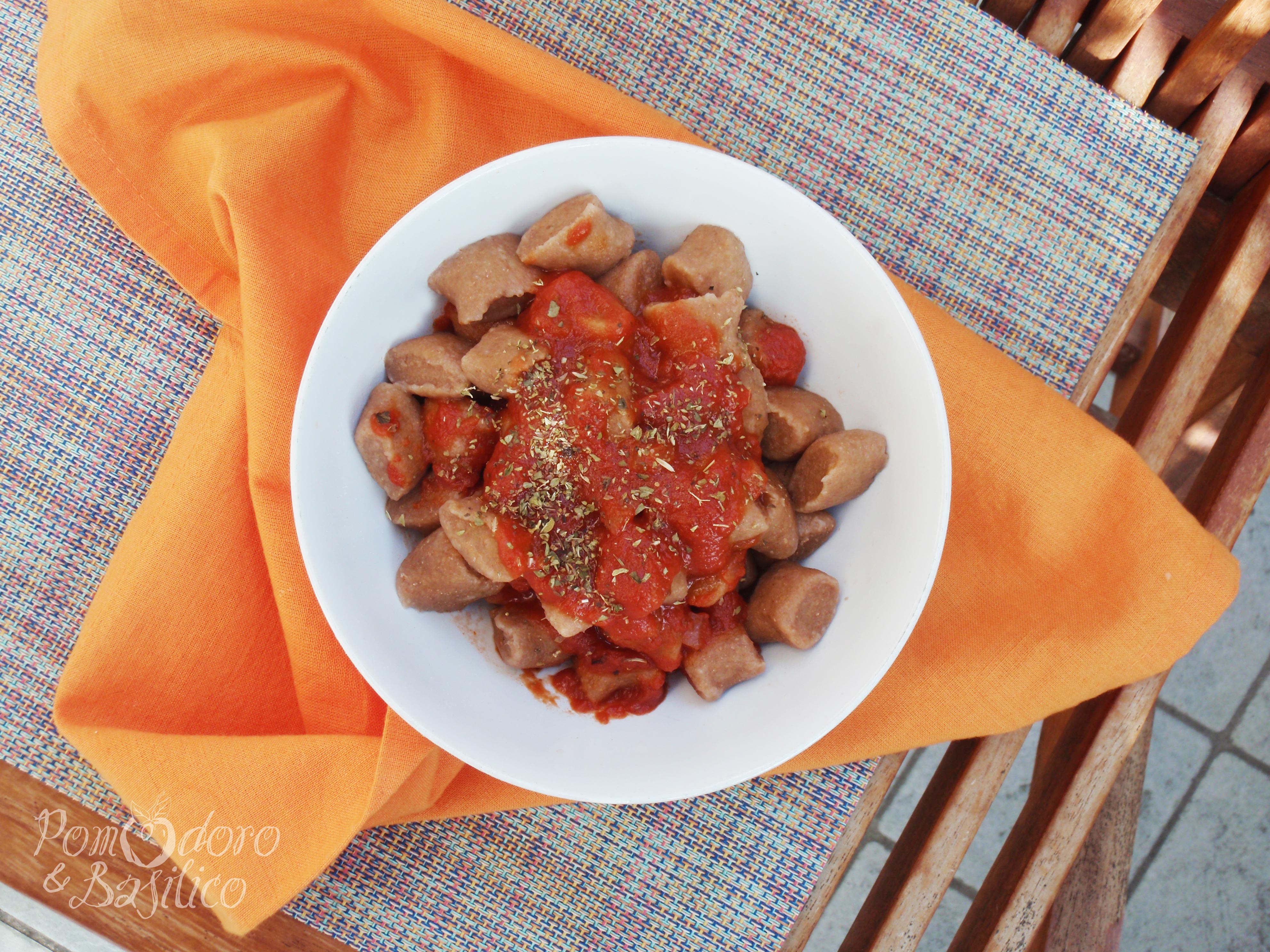 Gnocchi di lenticchie al sugo
