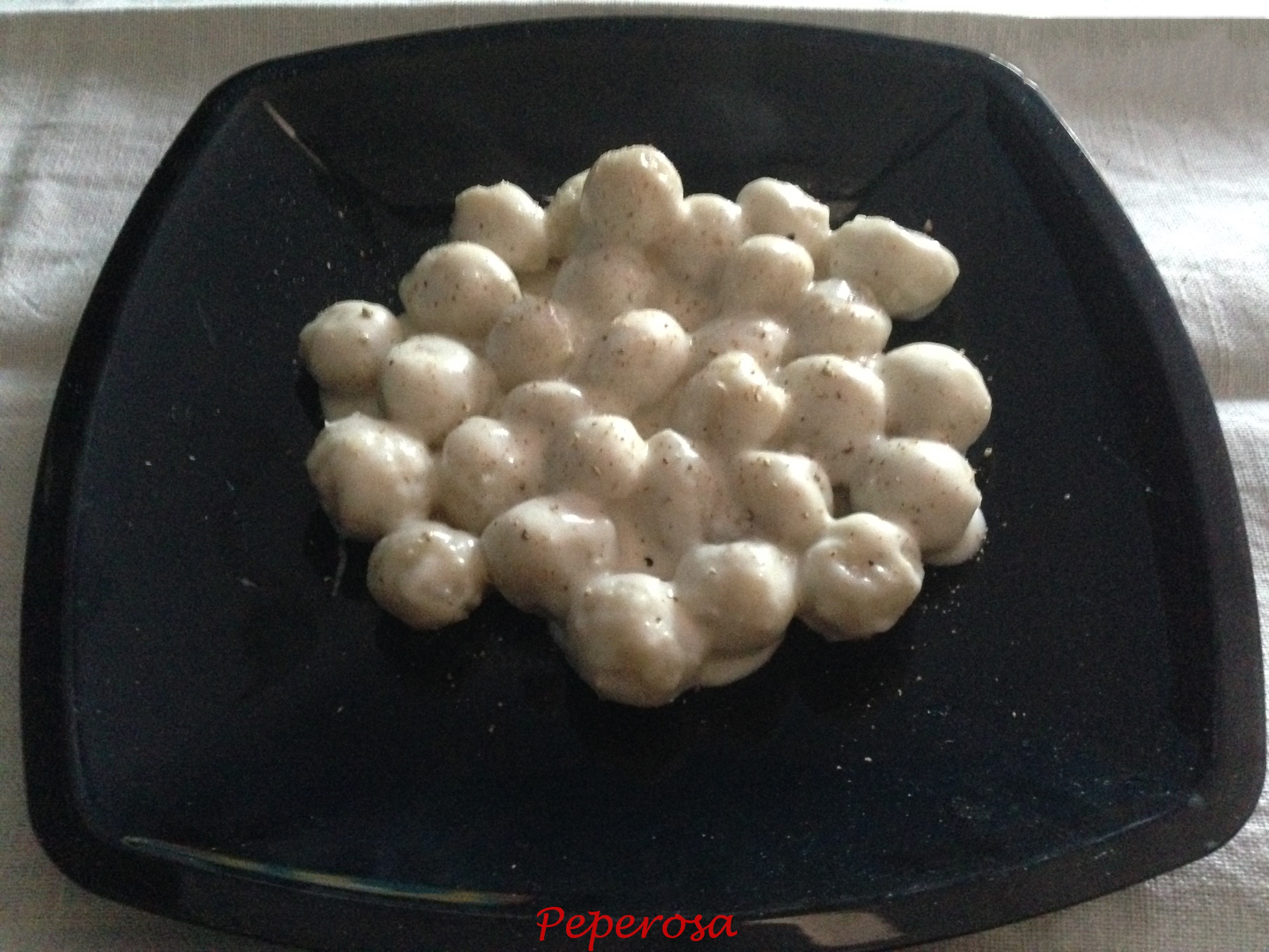Gnocchi di patata americana in salsa al pepe bianco