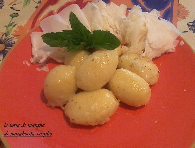 Gnocchi di patate al burro ripieni di ricotta