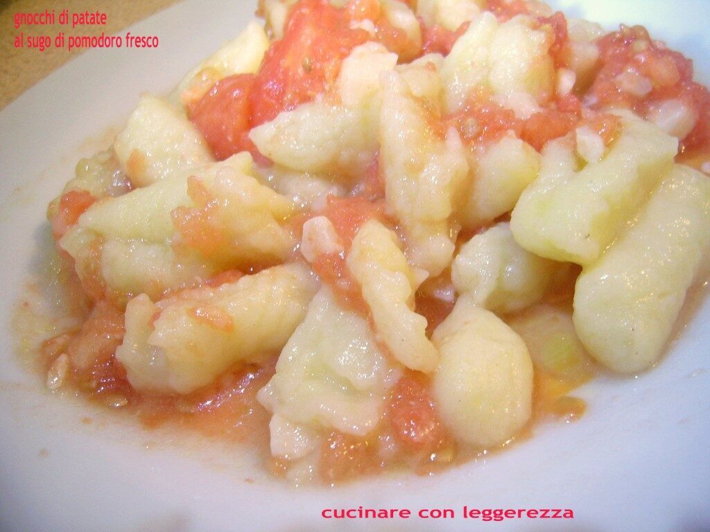 Gnocchi di patate al sugo di pomodoro fresco