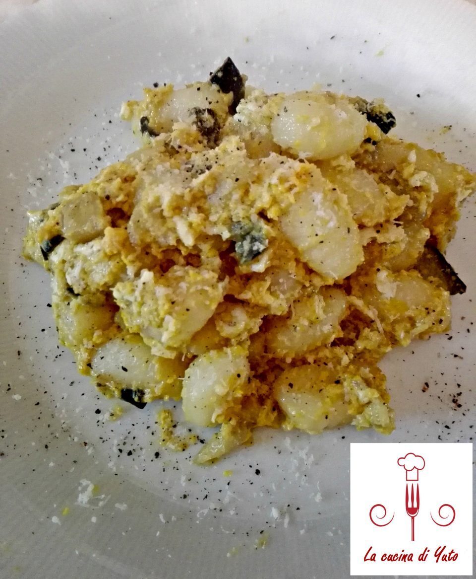Gnocchi di patate con carbonara di melanzane