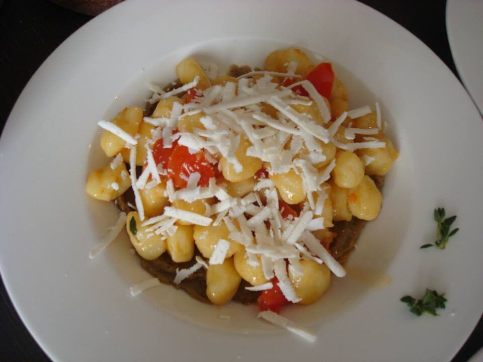 Gnocchi di patate con crema di melanzane e ricotta salata