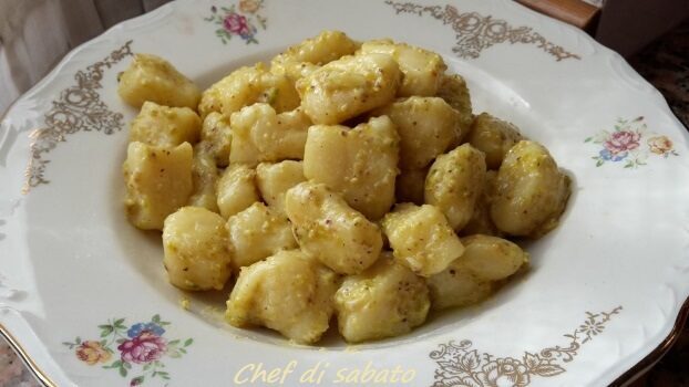 Gnocchi di patate con pesto di pistacchi