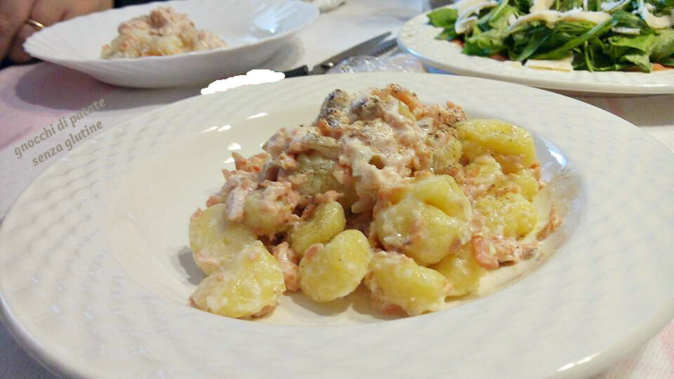 Gnocchi di patate con salmone affumicato